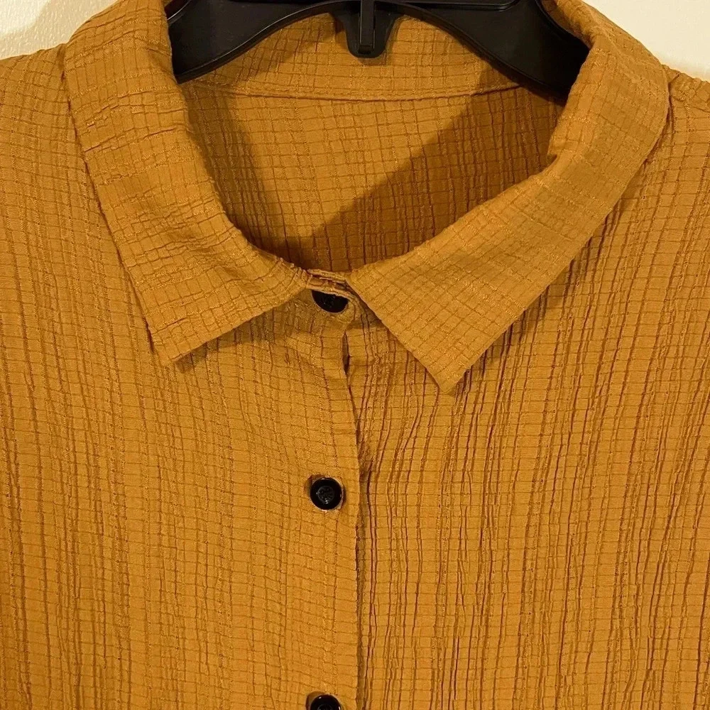 Elegant Gold Button up Long sleeve Blouse size XL loose fitting flared hem - Picture 5 of 16